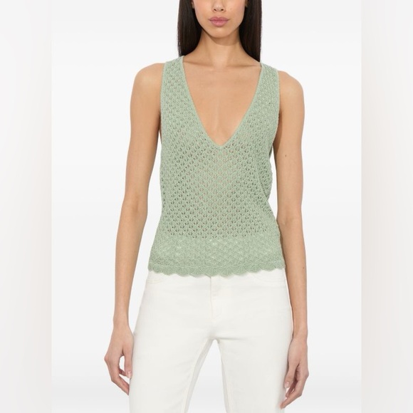 alice + olivia
Annalise tank top - Picture 1 of 9